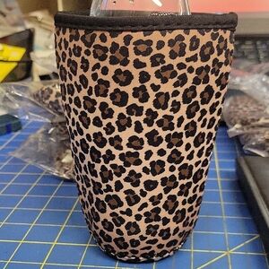 Leopard Print Insulated Bottle Sleeve For 30-32 Oz